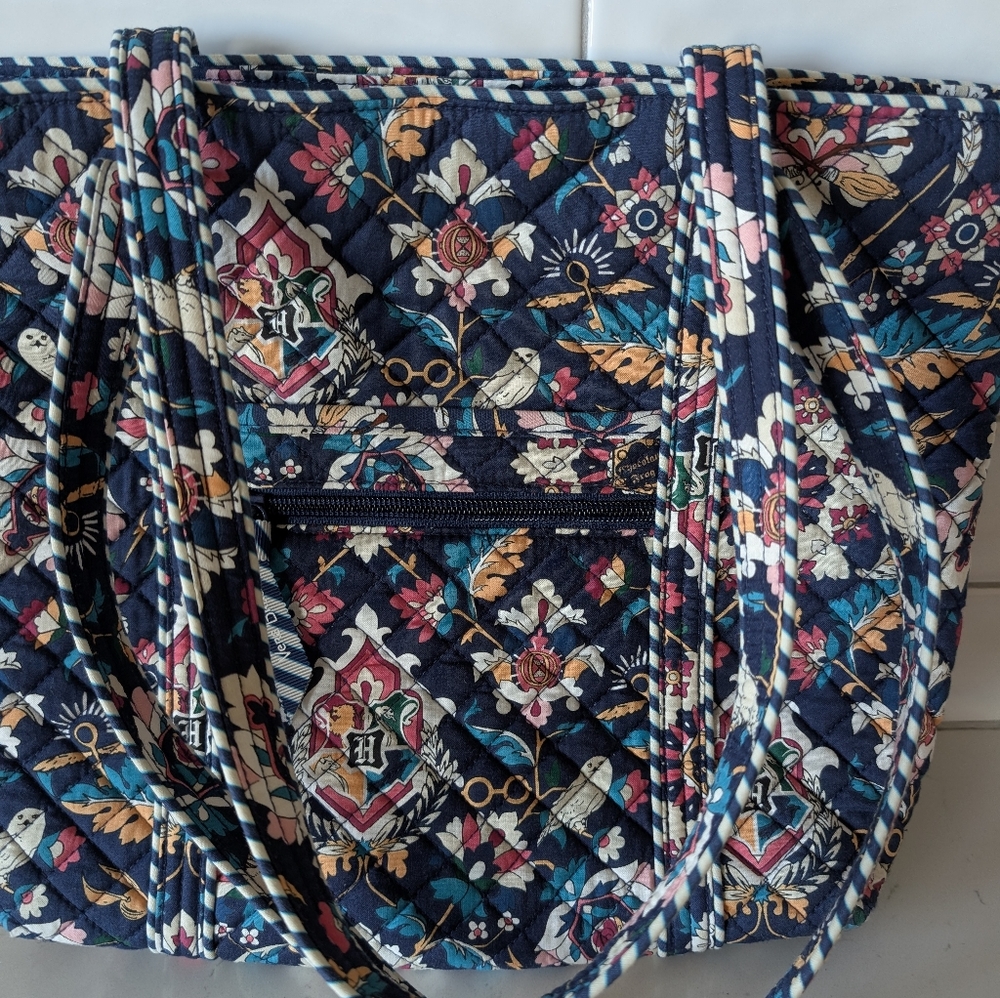 Harry Potter X Vera Bradley Home To Hogwarts Blue Quilted Bag Cloth Washable - Picture 3 of 12
